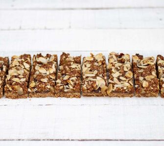 Pear and dark chocolate granola bars