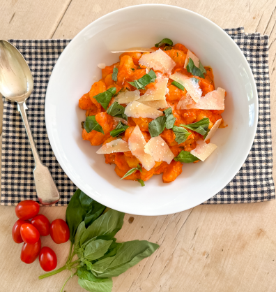 Air fryer roasted tomato and red pepper gnocchi