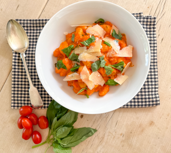 Air fryer roasted tomato and red pepper gnocchi