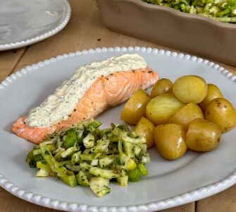 Poached salmon with a cream cheese sauce
