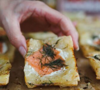 Smoked salmon & Cream cheese canapes