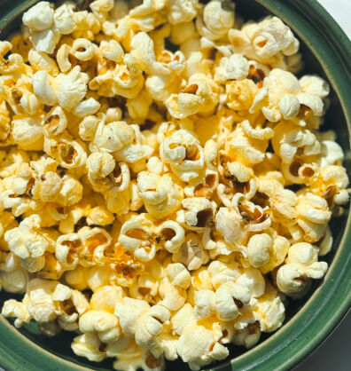 Homemade chilli popcorn