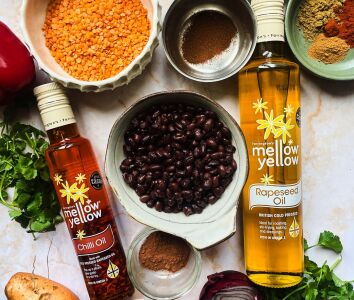 Mellow Yellow cold pressed rapeseed oil and chilli oil