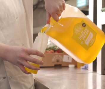 Mellow Yellow cold pressed rapeseed oil for food service