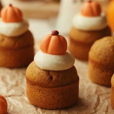 Pumpkin Patch Mini Cakes