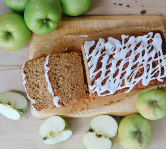 apple & cinnamon loaf cake